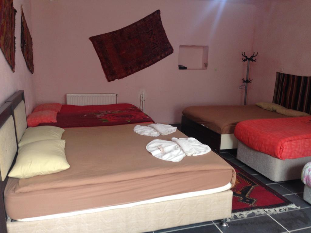 Crazy Horse Pension Урґюп Екстер'єр фото